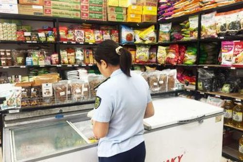 Phát hiện 2 cơ sở kinh doanh thực phẩm không rõ nguồn gốc, xuất xứ