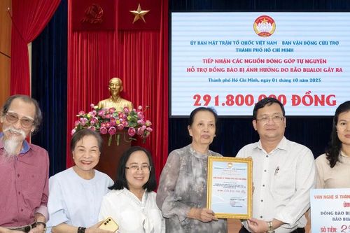 Văn nghệ sĩ Thành phố ủng hộ đồng bào vùng bị bão lũ gần 300 triệu đồng