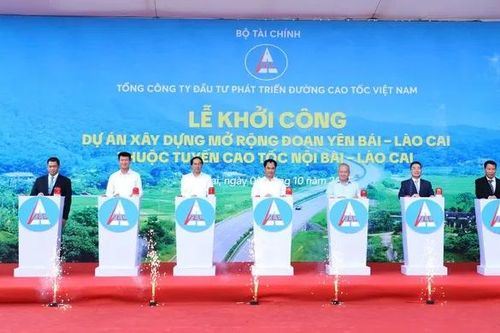 Khởi công dự án mở rộng đường cao tốc đoạn Yên Bái - Lào Cai lên 4 làn xe