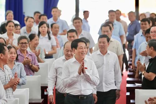 Chủ tịch nước Lương Cường tiếp xúc cử tri tại TPHCM