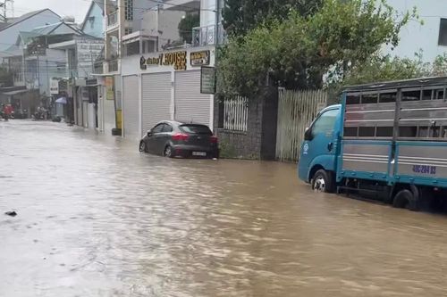 Mưa lớn gây ngập phố núi Bảo Lộc, Lâm Đồng