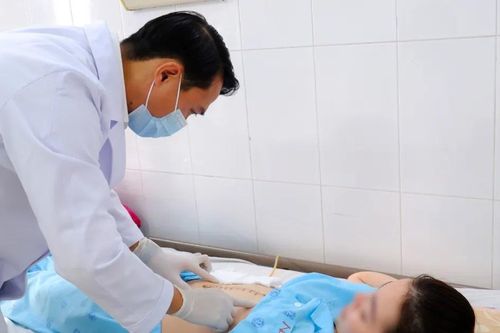 Cô gái phát hiện khối u lớn khi khám sức khỏe tổng quát