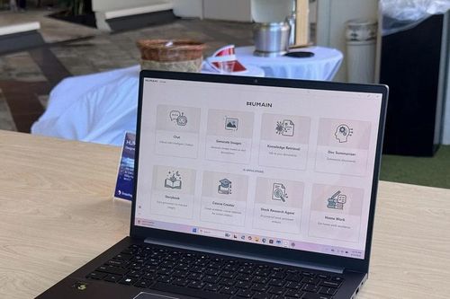 Laptop AI Horizon Pro nhanh gấp 100 lần suy nghĩ con người