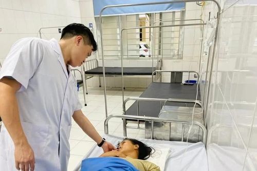 Người phụ nữ bị cây đổ tụ máu dưới màng cứng kèm phù não