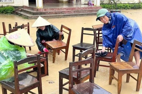 Trường học miền Trung khẩn trương ổn định dạy học sau bão Bualoi