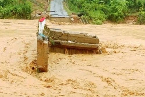 Những vấn đề thường gặp và cách chăm sóc làn da sau khi tiếp xúc với nước ngập do mưa lũ