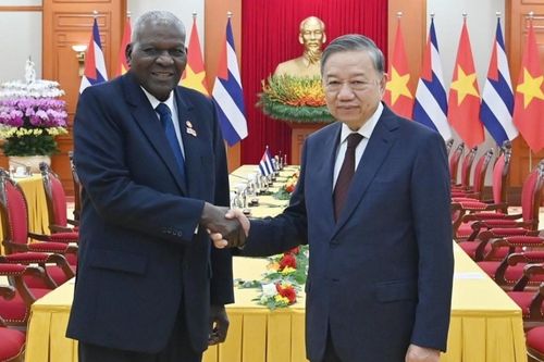 Việt Nam luôn sát cánh cùng Cuba, vun đắp tình anh em thủy chung