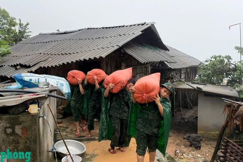 BĐBP tỉnh Tuyên Quang: Hàng trăm cán bộ, chiến sĩ xuyên đêm giúp dân khắc phục hậu quả thiên tai