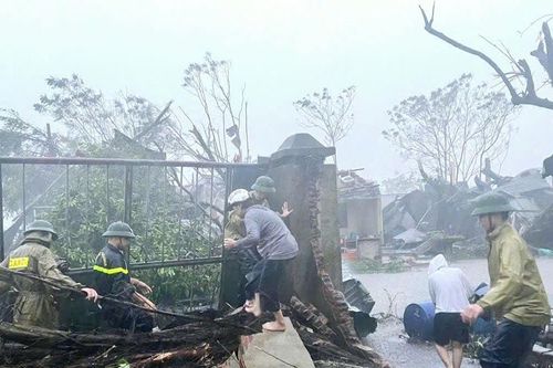 Quảng Ninh: Hỗ trợ khẩn cấp nhân dân miền Trung sau bão số 10