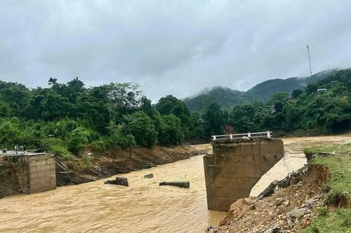 Quốc lộ, cao tốc từ Nghệ An đến Huế hư hại nặng sau bão Bualoi