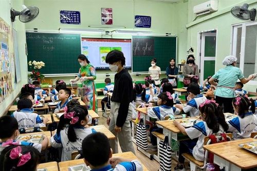 Yêu cầu kiểm điểm hiệu trưởng một trường tiểu học tại TPHCM vì khoản thu trái quy định