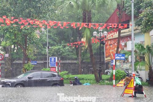 Sở Xây dựng Hà Nội mong người dân cảm thông sau úng ngập