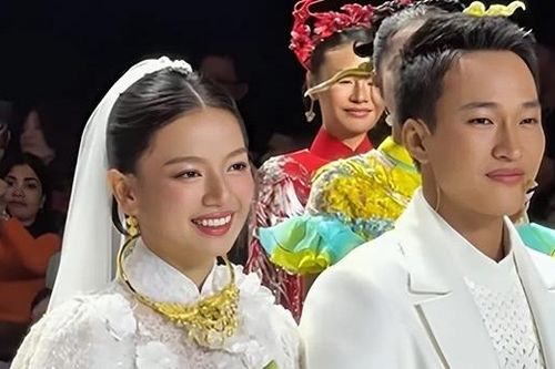 Bình và Hồng của 'Mưa đỏ' thành đôi trên sàn catwalk