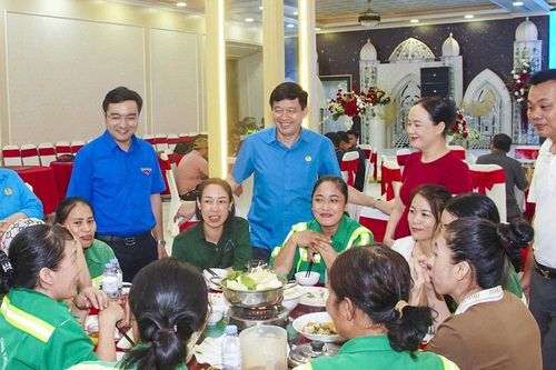 'Bữa cơm Công đoàn' chung tay khắc phục hậu quả cơn bão số 10