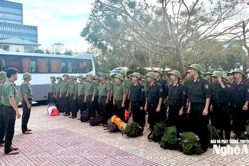 Công an Nghệ An xuất quân hỗ trợ người dân khắc phục hậu quả sau bão số 10