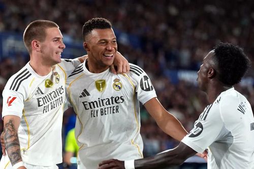 Champions League: Hàng loạt 'cơn mưa bàn thắng,' Liverpool nhận trái đắng