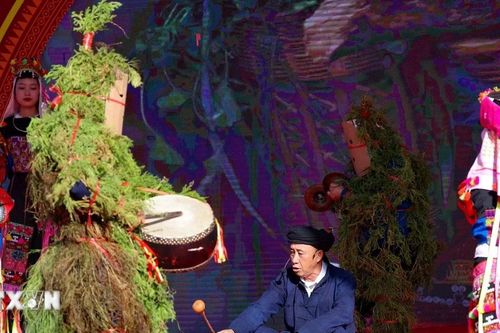 Nghi lễ cúng tổ tiên, giáo dục đạo lý uống nước nhớ nguồn của người Lô Lô