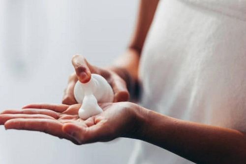 Có cần thay đổi sữa rửa mặt khi thời tiết chuyển từ Hè sang Thu?
