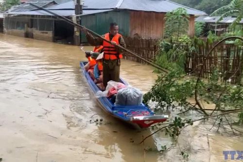 Lạng Sơn tê liệt vì nhiều thôn bản bị ngập nặng, hàng trăm ngôi nhà bị hư hỏng