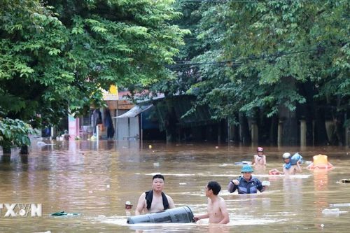 Nỗ lực tìm kiếm trẻ bị lũ cuốn trôi tại Tuyên Quang