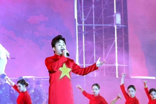 Tùng Dương, Đức Phúc, Hòa Minzy hỗ trợ người dân khắc phục hậu quả sau bão