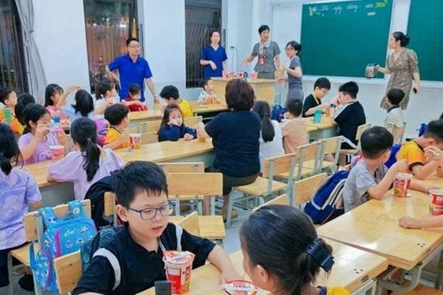 Ngày 2/10, học sinh Hà Nội đi học trở lại, các trường linh hoạt dạy học