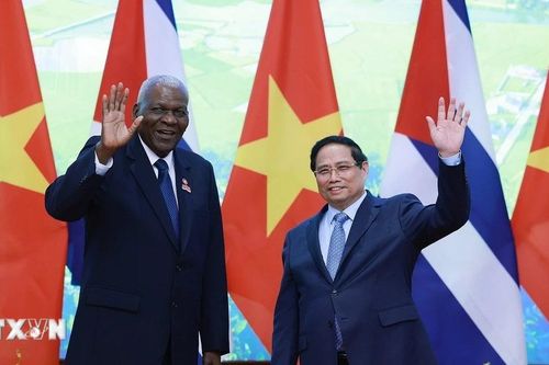 Thủ tướng Phạm Minh Chính hội kiến Chủ tịch Quốc hội Cuba Esteban Lazo Hernandez