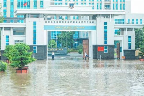 Hà Nội: Còn nhiều điểm ngập úng cục bộ; mực nước các sông, hồ vẫn ở ngưỡng cao