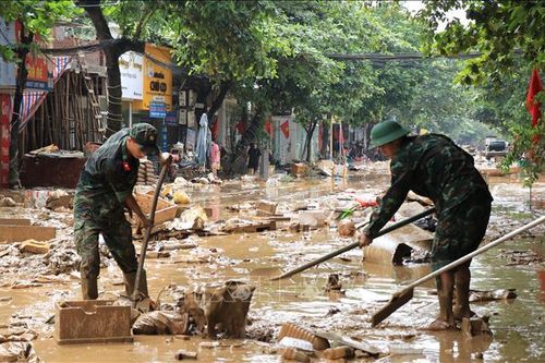 Hà Nội và các địa phương khẩn trương khắc phục hậu quả bão số 10
