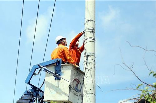 Quảng Trị cấp điện trở lại cho 98% khách hàng