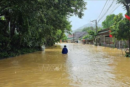 Nhiều địa phương thiệt hại nặng về người và tài sản, còn nhiều hộ dân ngập trong nước