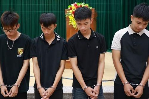 Khởi tố nhóm thanh niên đánh người do tranh cãi về việc kết nối nhạc