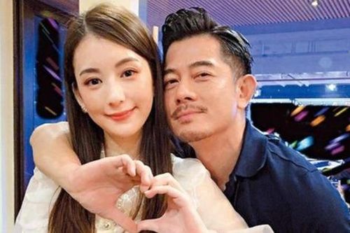 Nam diễn viên nổi tiếng showbiz 'thưởng nóng' tiền tỷ cho vợ trẻ kém 22 tuổi khi hạ sinh con thành công