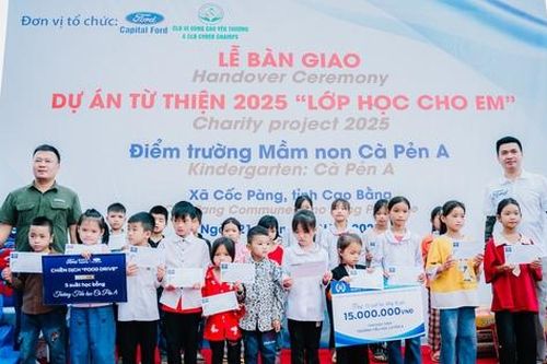Ford tặng xe đạp và MBH cho học sinh