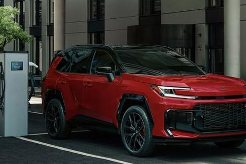 Toyota chỉ bán được 18 ô tô điện tại quê nhà trong tháng 8