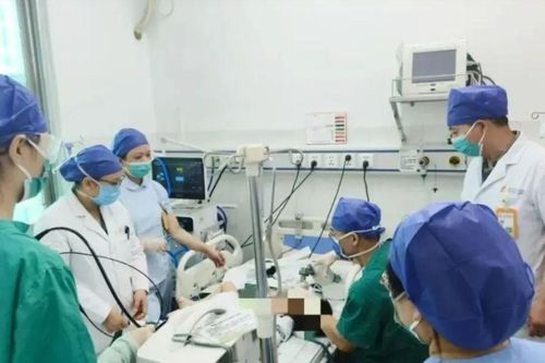 Bé trai 2 tuổi nguy kịch sau khi uống món súp bằng ống hút