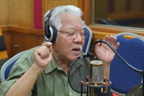 'Giọng đọc huyền thoại' NSND Lê Chức: Từng làm Giám đốc Nhà hát, là cậu ruột của hai mỹ nhân nổi tiếng Lê Vân, Lê Khanh