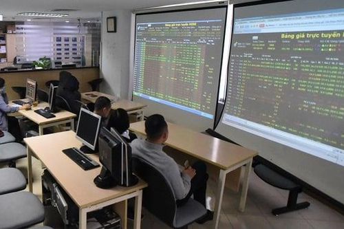 Làn sóng 'thay máu', đổi chủ tại các công ty chứng khoán nhỏ