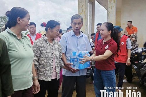 Hội Chữ thập đỏ cứu trợ các địa phương bị ảnh hưởng nặng do ngập lụt