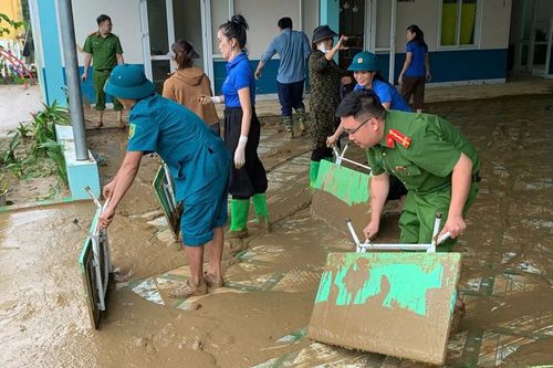 Công an Thanh Hóa nỗ lực hỗ trợ người dân khắc phục hậu quả bão số 10