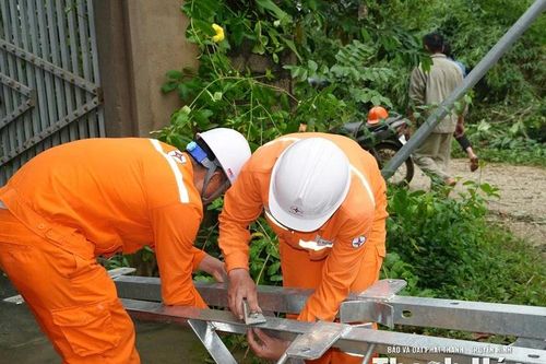 Khôi phục cung cấp điện cho hơn 720 nghìn khách hàng bị ảnh hưởng bởi bão số 10