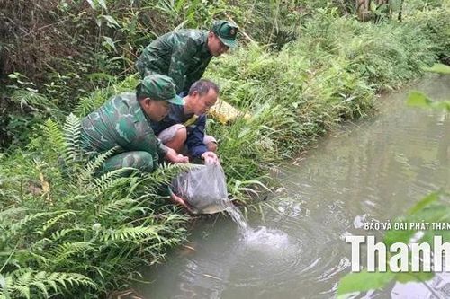 Bộ đội giúp dân bằng những việc làm thiết thực