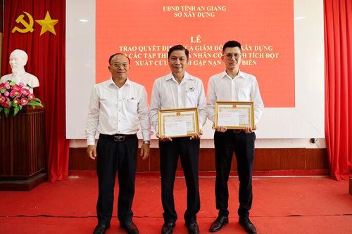 Khen thưởng đột xuất các tập thể, cá nhân có thành tích cứu người gặp nạn trên biển
