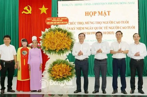 Phường Đồng Xoài họp mặt chúc thọ, mừng thọ nhân Ngày Quốc tế Người cao tuổi 1-10