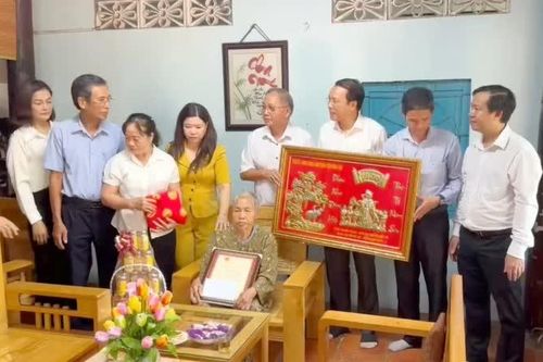 Đoàn công tác tỉnh Đồng Nai thăm, chúc thọ người cao tuổi