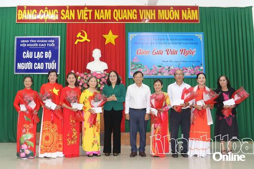 Sôi nổi chương trình giao lưu văn nghệ của người cao tuổi tỉnh Khánh Hòa