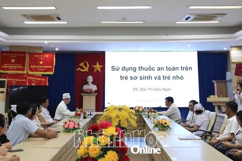 Sinh hoạt khoa học chăm sóc an toàn cho trẻ