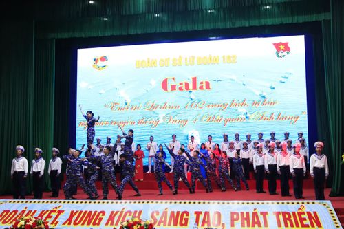 Sôi nổi gala 'Tuổi trẻ Lữ đoàn 162 xung kích, tự hào tiếp bước 50 năm truyền thống Vùng 4 Hải quân anh hùng'