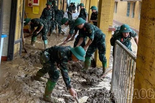 Lực lượng vũ trang tỉnh hỗ trợ Nhân dân khắc phục hậu quả hoàn lưu bão số 10