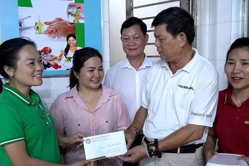 Doanh nghiệp, nữ doanh nhân Lào Cai hỗ trợ đồng bào bão lũ hơn 200 triệu đồng